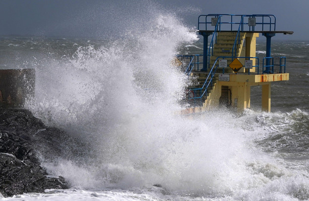 Storm Ashley: Status Orange wind warnings in place for seven counties tomorrow [Video]