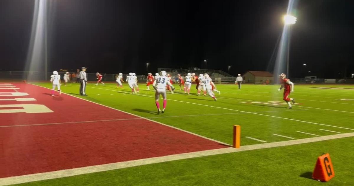 Big Foot’s Josh Martinez runs it in for a touchdown against Aurora Central Catholic [Video]