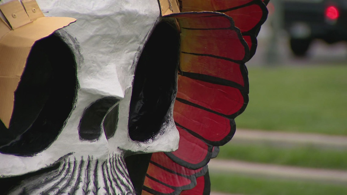 Mexican artists create Catrinas for Da de Muertos in Denver [Video]