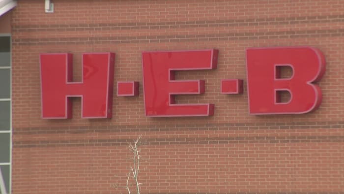 H-E-B, escalator company sued after 3-year-old girl loses fingers in accident [Video]