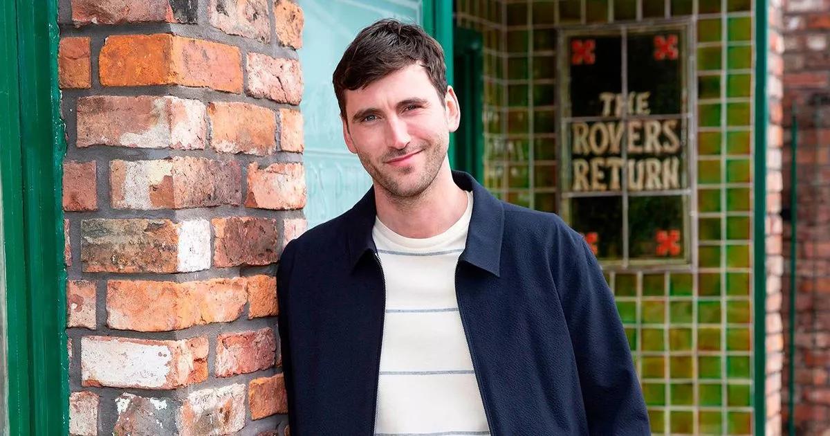 Coronation Street’s Kit star’s off-screen heartache after split from stunning girlfriend [Video]