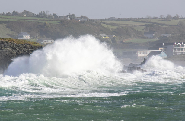 Storm Ashley: Flights into Dublin cancelled and diverted amid gusts of 130 kmph in the west [Video]