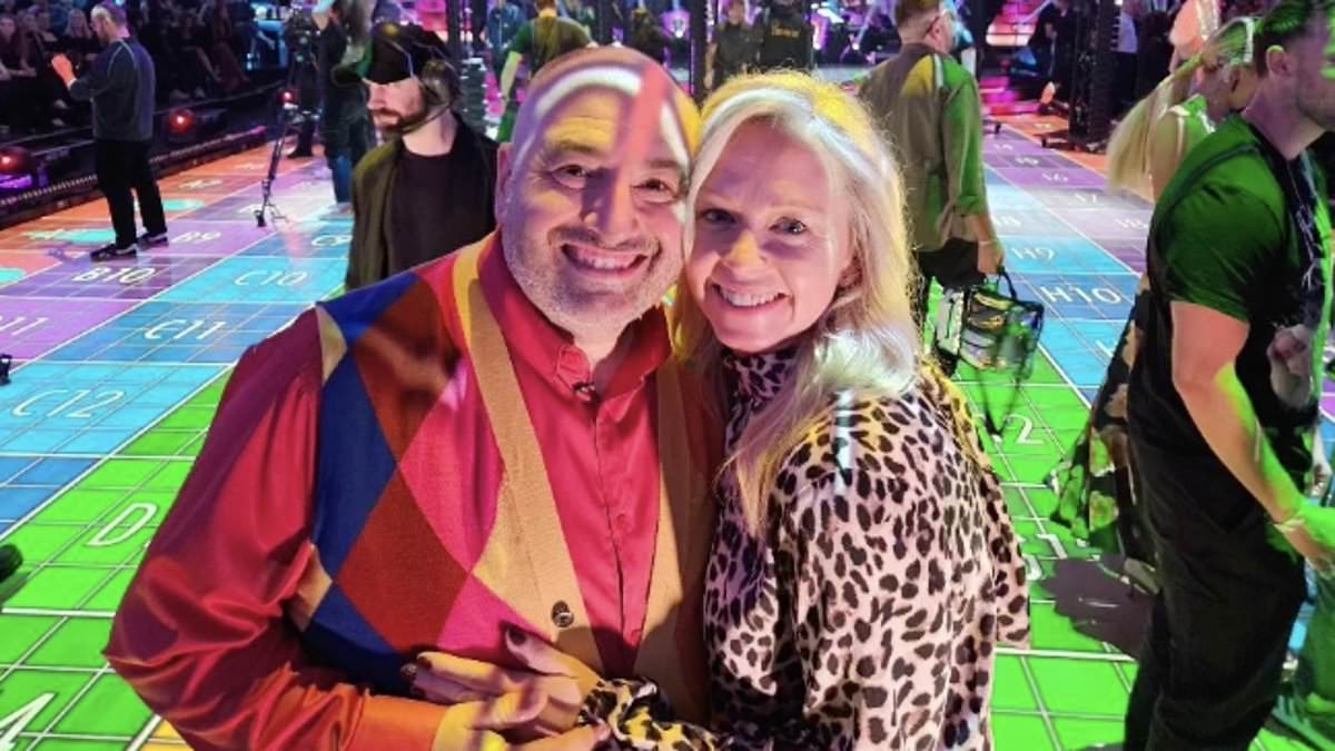 Wynne Evans’ girlfriendLiz Brookes proudly poses with the opera singer on the Strictly dance floor as she shares supportive social media post – after he and Katya Jones left viewers cringing [Video]