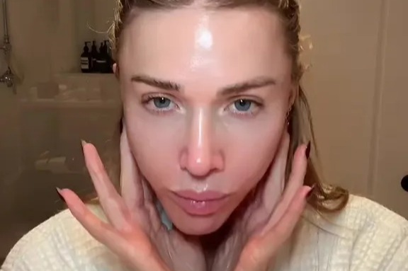 I’m 39 and quit Botox for a wrinkle-busting method that’s 750 cheaper – people reckon I’m in my early 20s [Video]