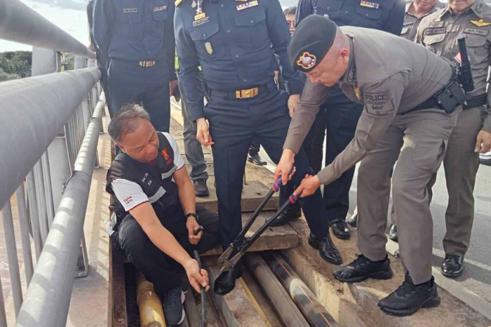 Bangkok Post – Illegal internet cables found installed across Thai-Lao bridge [Video]