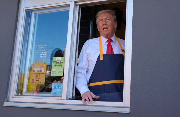 Donald Trump hands out fries and speaks to press through McDonald’s drive-thru window [Video]