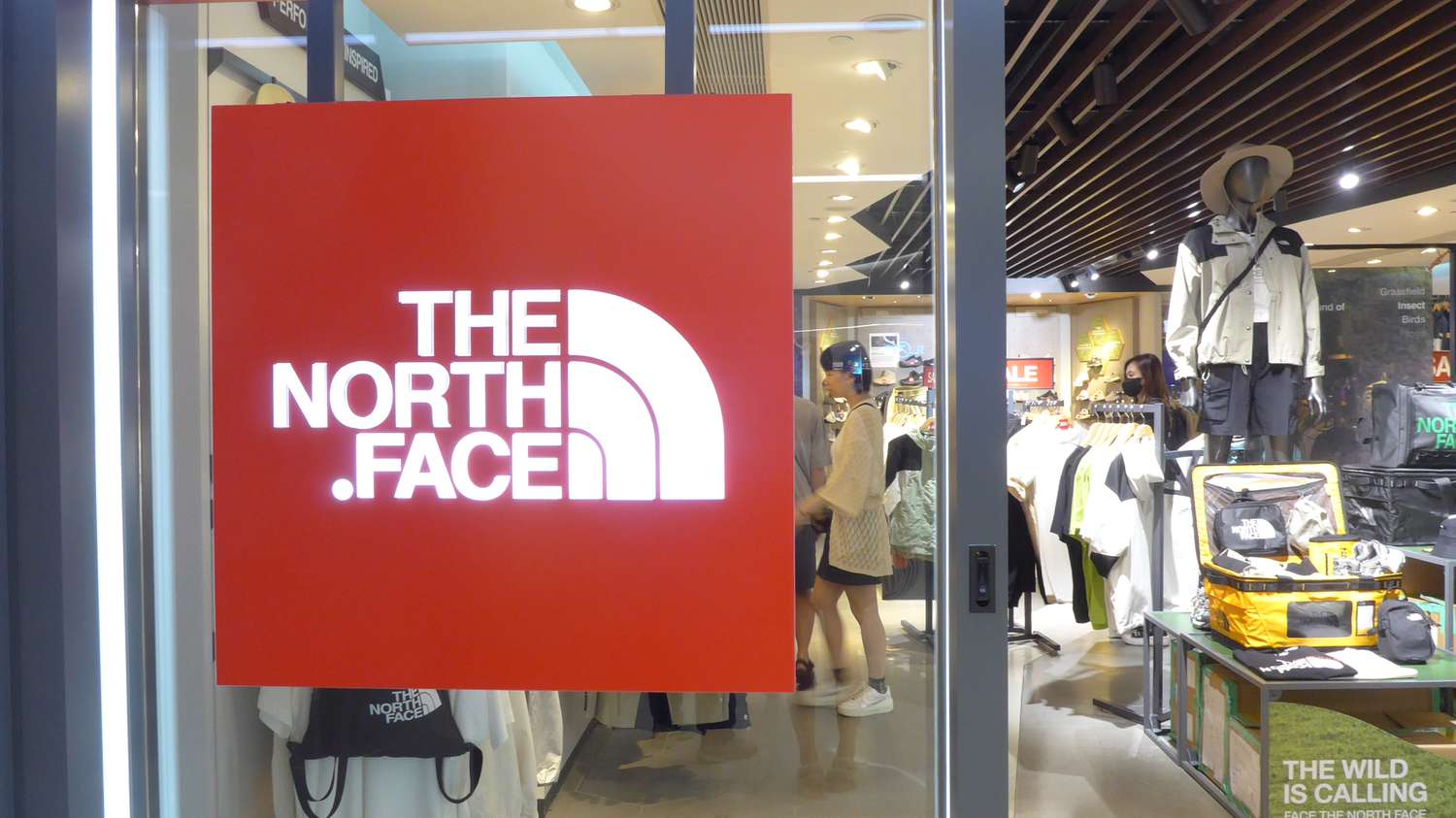 Why Vans and The North Face Owner VF’s Stock Is Plunging Monday [Video]