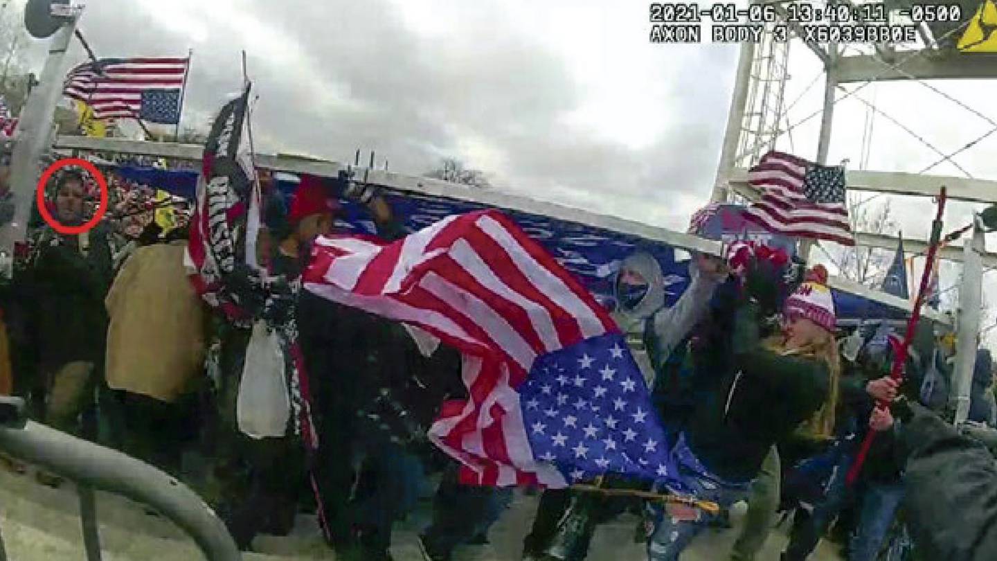 Ohio man charged with bringing massive ‘Trump’ sign to Capitol for rioters to use as a weapon  Boston 25 News [Video]