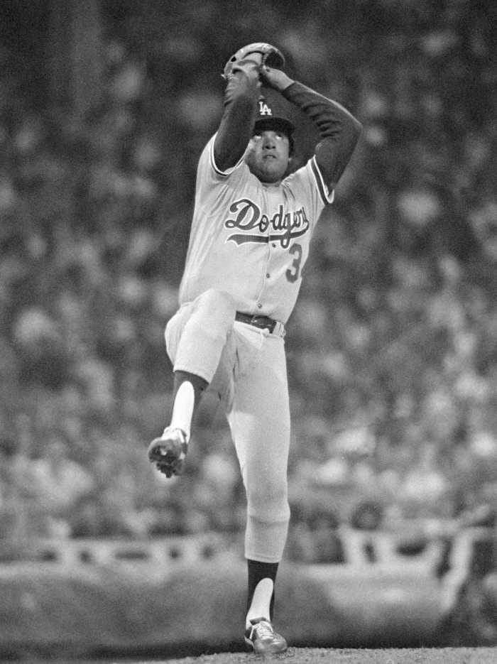 Fernando Valenzuela, Mexican-born pitcher whose feats for Dodgers fueled ‘Fernandomania,’ dies at 63 [Video]