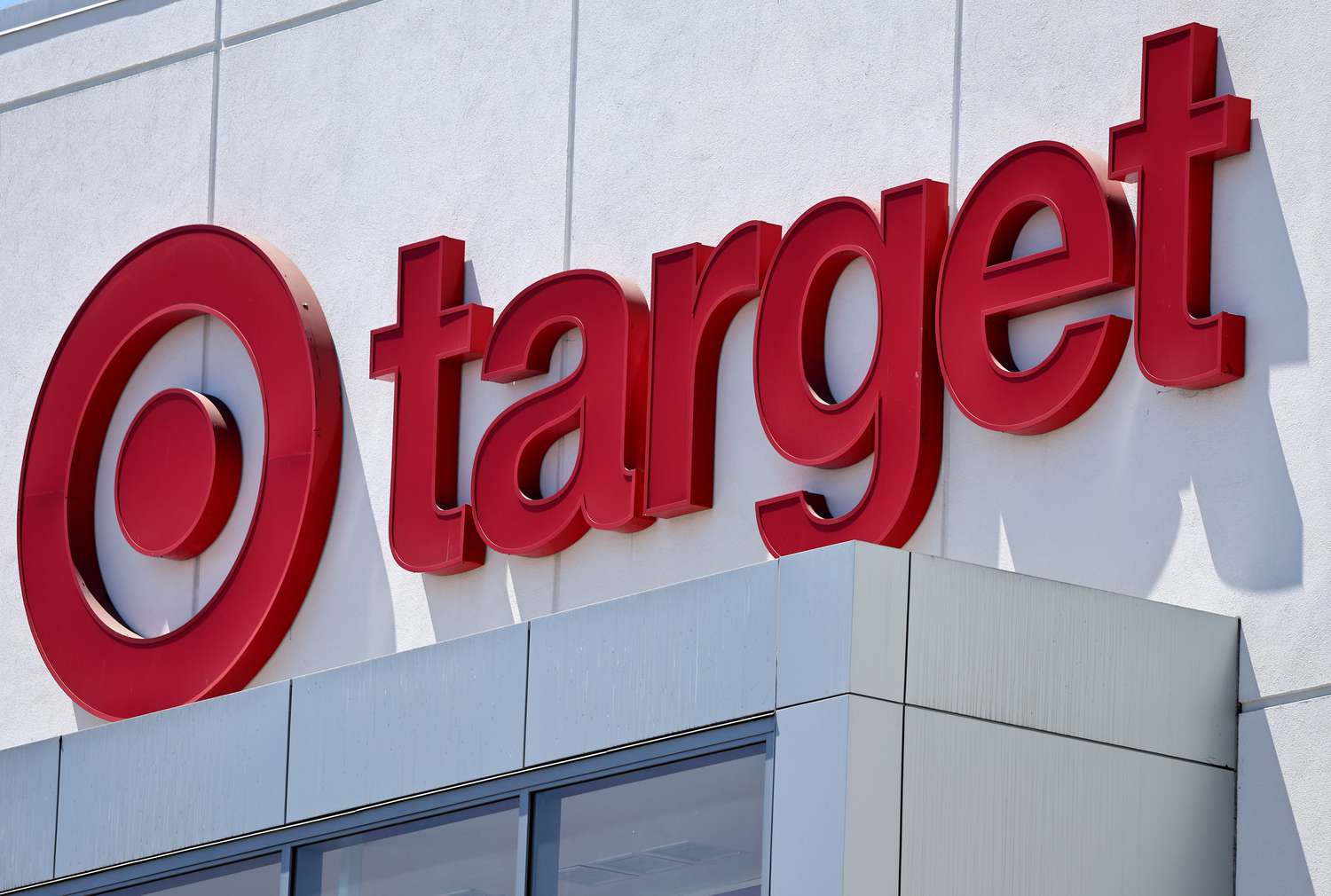 Target to Reduce Prices on 2,000 Items Ahead of the Holiday Season [Video]