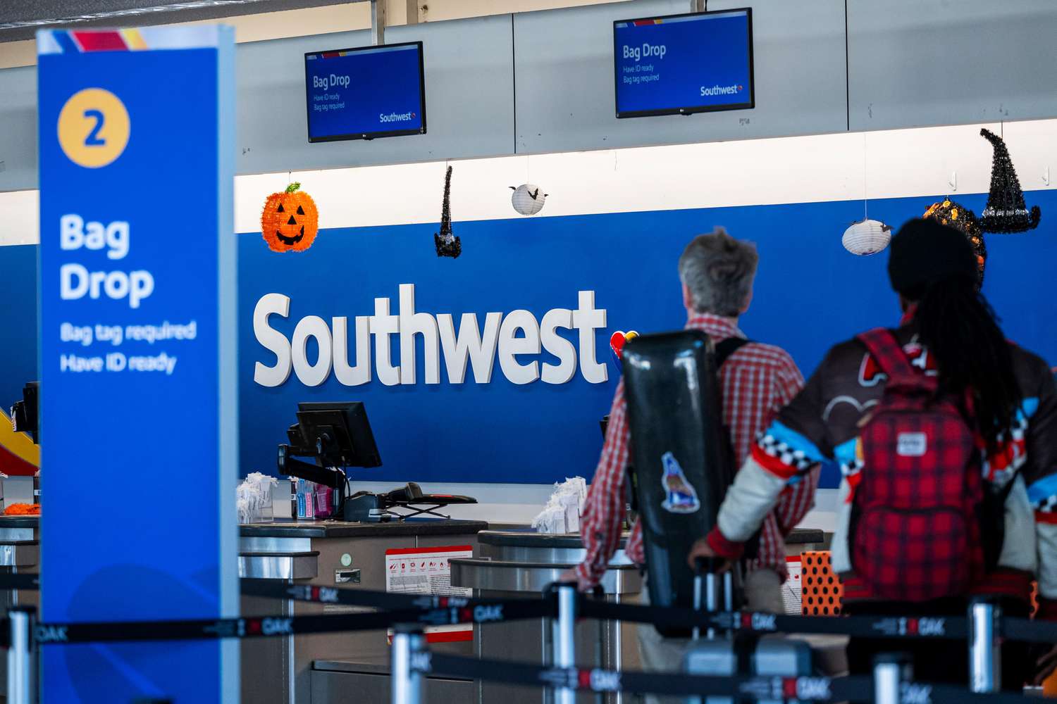 Southwest Reaches Deal With Activist Elliott, Adding 6 New Directors to Board [Video]