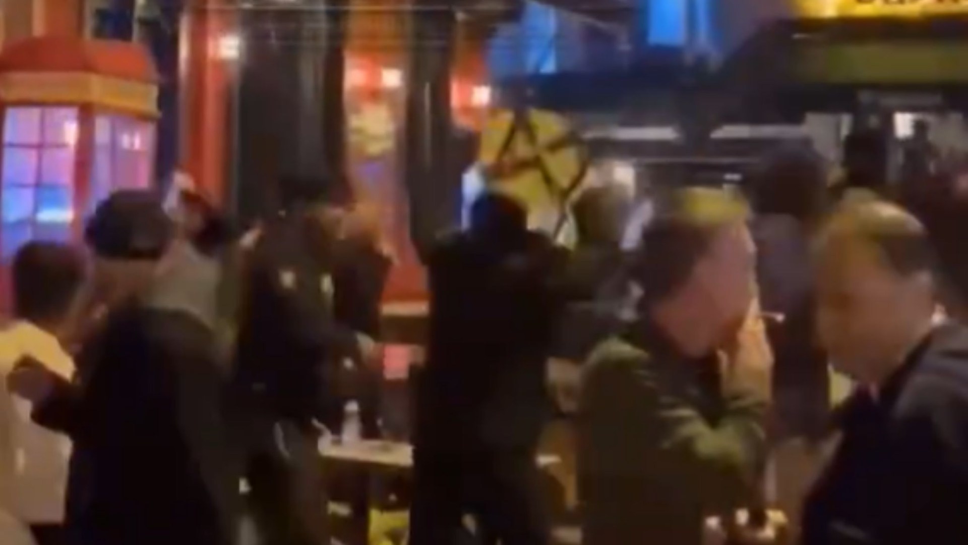 Terrifying moment Man Utd fans ‘attacked by mob of Fenerbahce ultras in Istanbul’ hours before Europa League clash [Video]