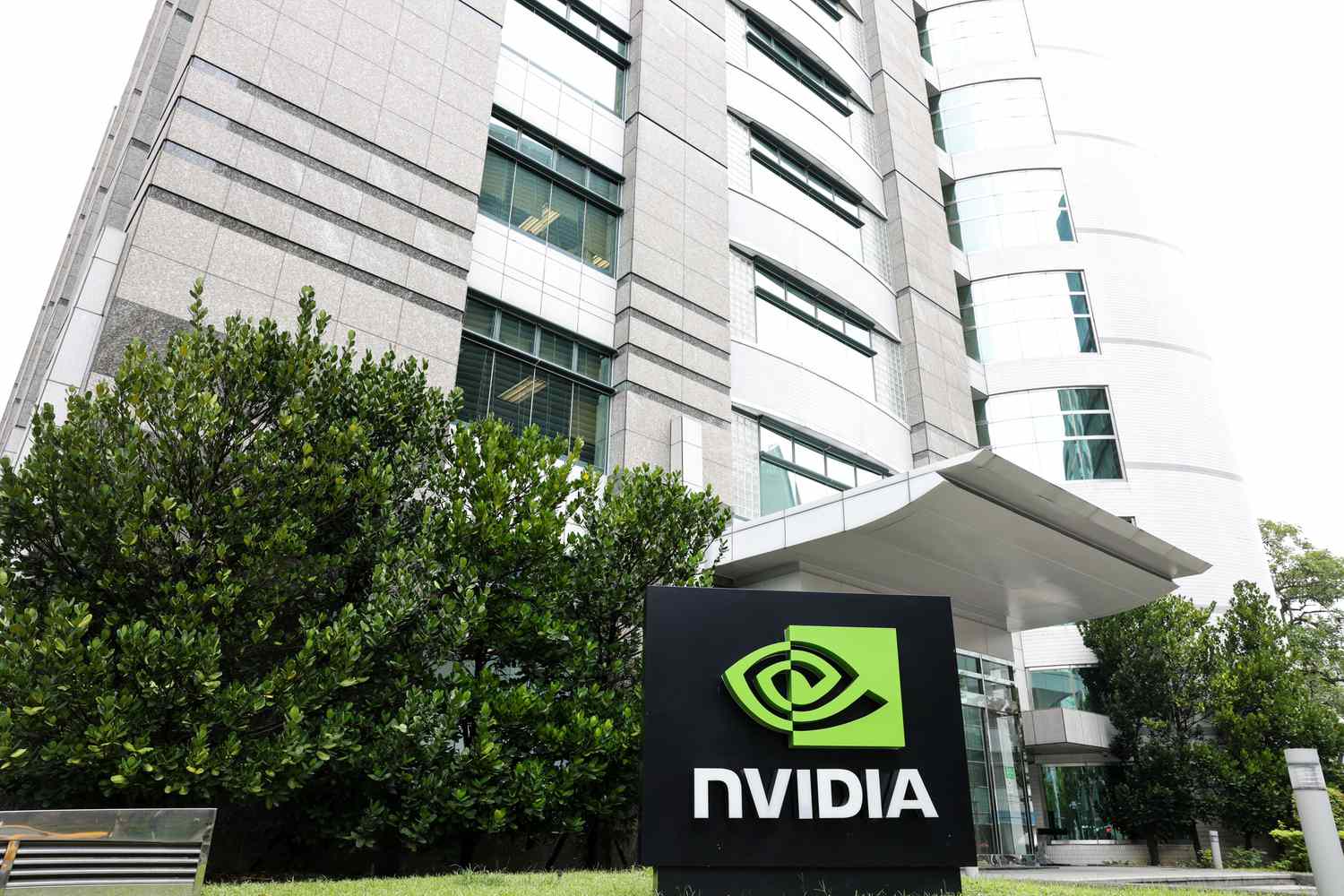 Retail Investors Are Buying Up Nvidia and Other Single Stocks. Here’s What That Means. [Video]