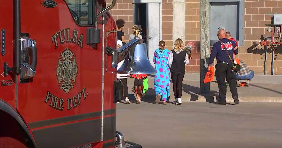 Tulsa Fire Department puts on “Tips and Treats” event to provide safety and fun this Halloween season | News [Video]