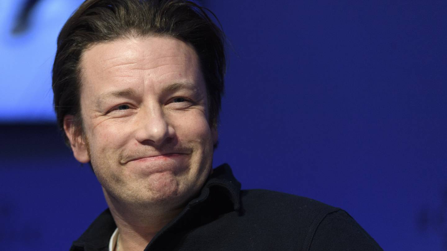 British chef Jamie Oliver urges followers to help solve the ‘grate cheese robbery’  WSOC TV [Video]