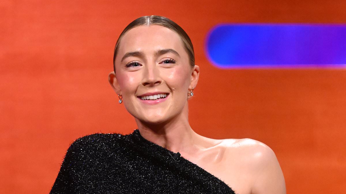 Saoirse Ronan stuns male panel into silence with 10-word reality check in viral video