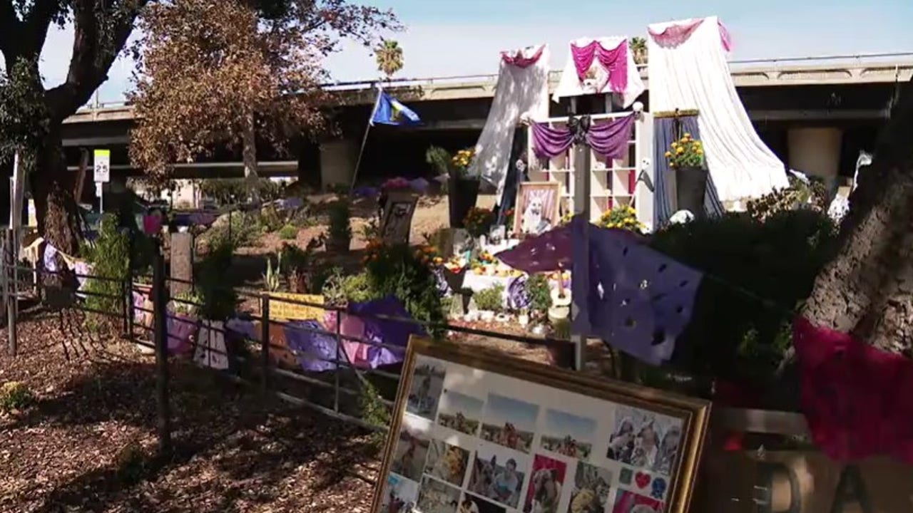 Dia de los Muertos celebration San Jose: Homeless man builds ofrenda for service dog [Video]