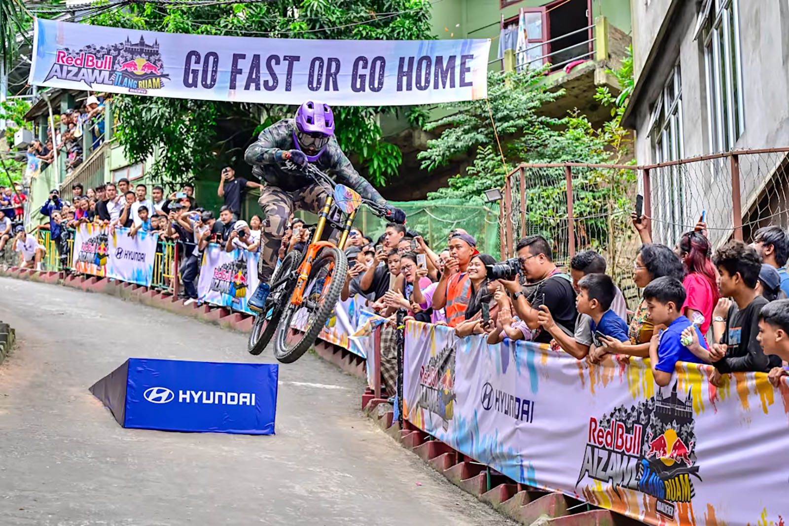 Bonkers urban DH from the streets of India [Video]