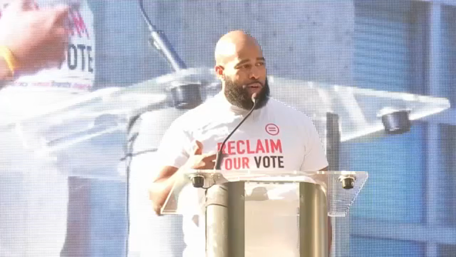 Group ‘10,000 Black Men of Houston’ rally at City Hall, promoting voter participation ahead of Election Day [Video]