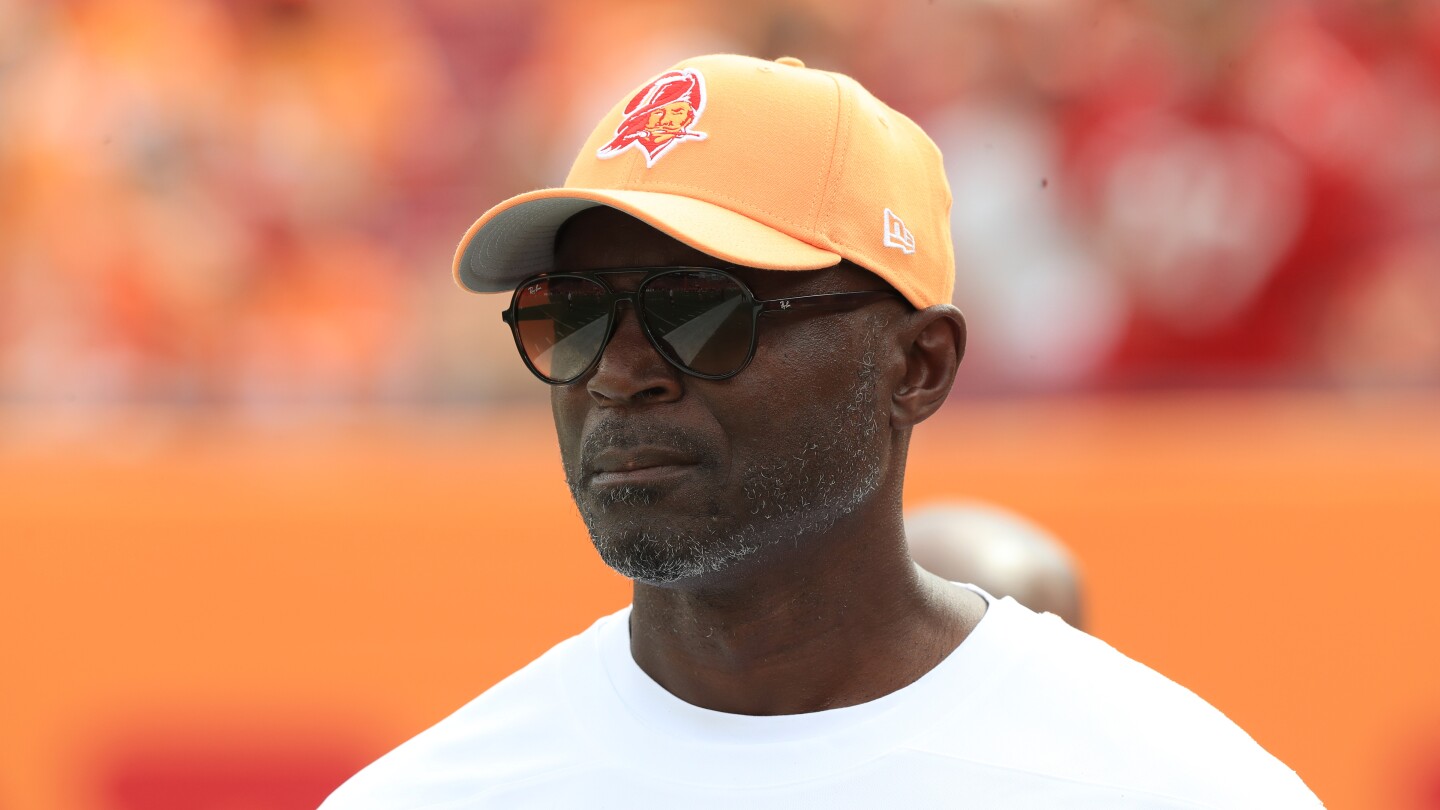 Todd Bowles will continue calling defensive plays for the Buccaneers [Video]