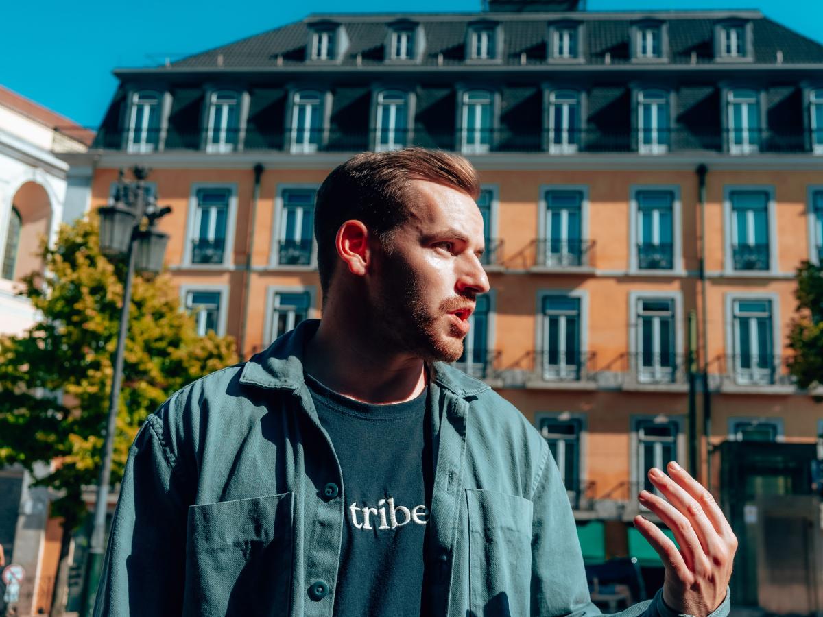 I moved to Lisbon after burning out in my tech job. I’m less lonely and more active. [Video]