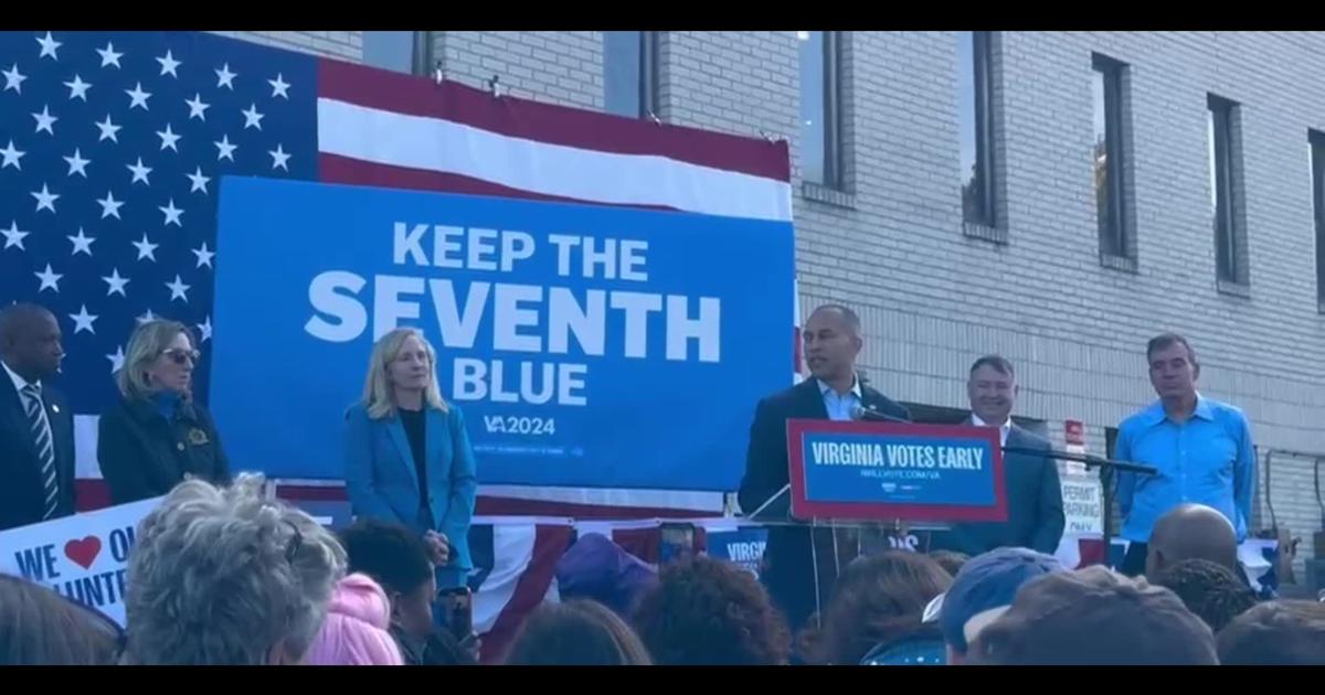 U.S. House Minority Leader Hakeem Jeffries speaks at a campaign event [Video]