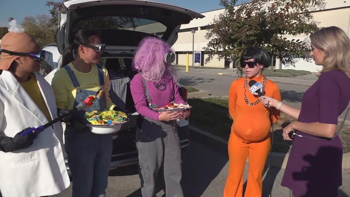 Roane State Community College staff, students hosting trunk or treat [Video]