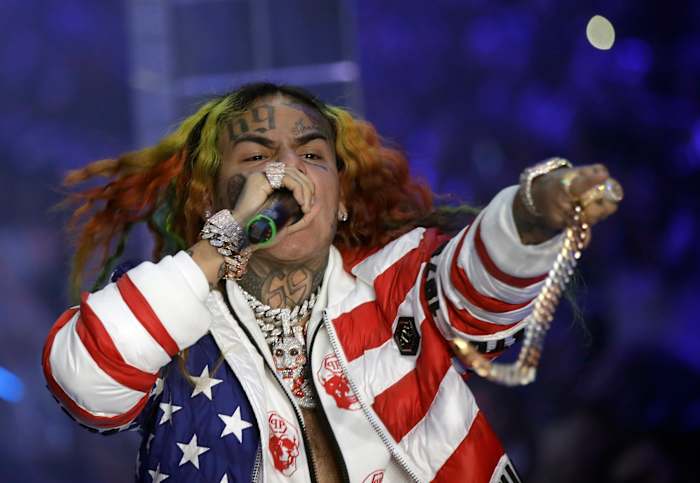 Rapper Tekashi 6ix9ine is detained in New York on parole violation claims [Video]