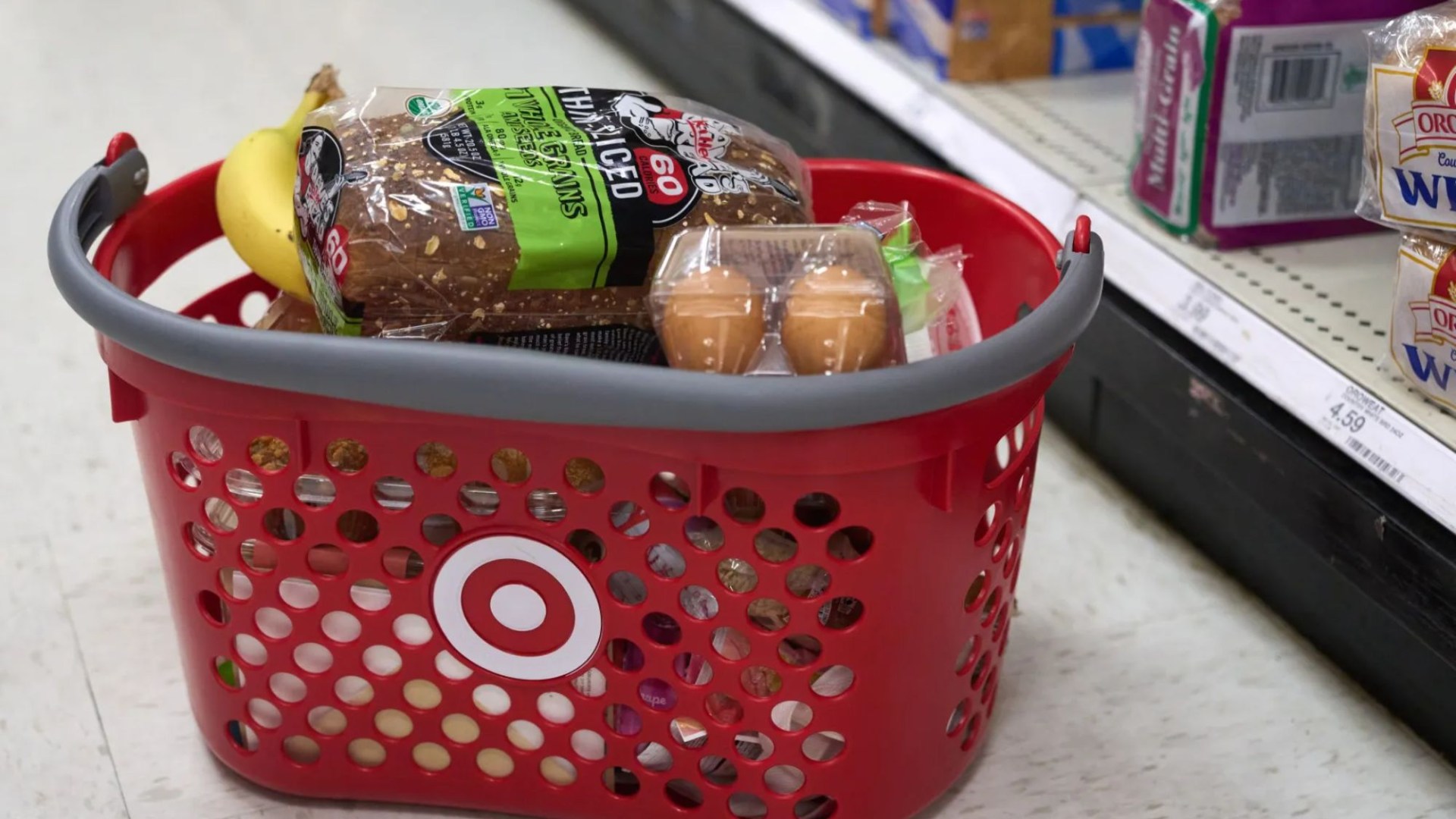 Target shopper abandons cart of frozen groceries in middle of aisle and walks out over unbelievable checkout issue [Video]