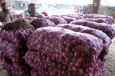 Second train with 840 tonnes of onion arrives in Delhi to boost availability [Video]