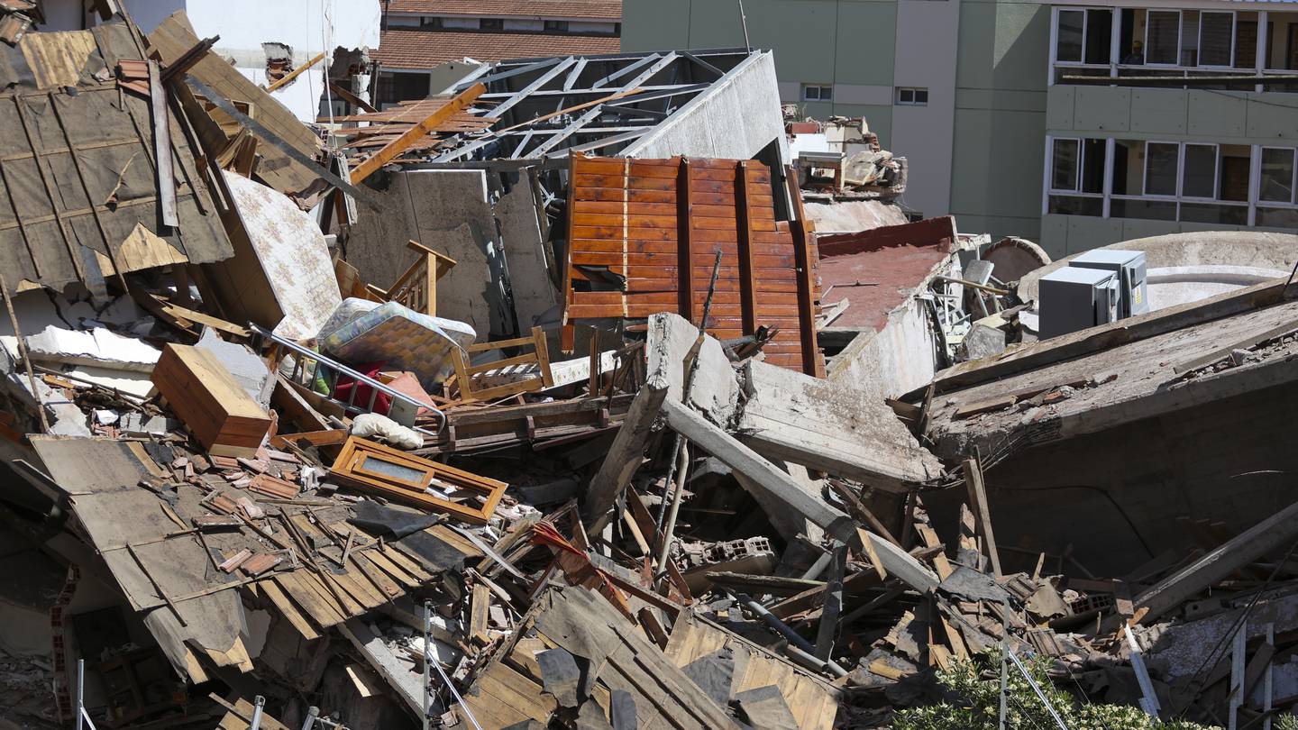 A hotel collapses in Argentina and leaves 1 dead and several trapped  WSOC TV [Video]