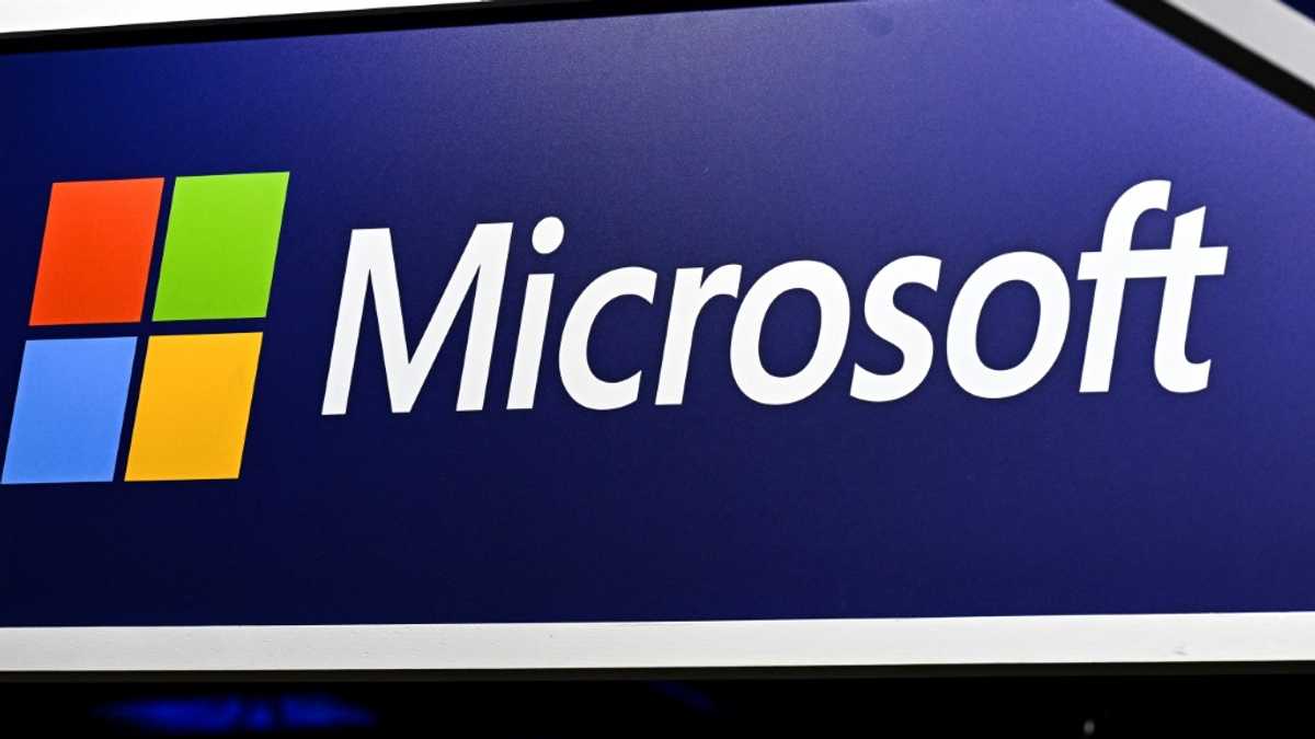 Microsoft beats expectations, but AI concerns force shares down [Video]