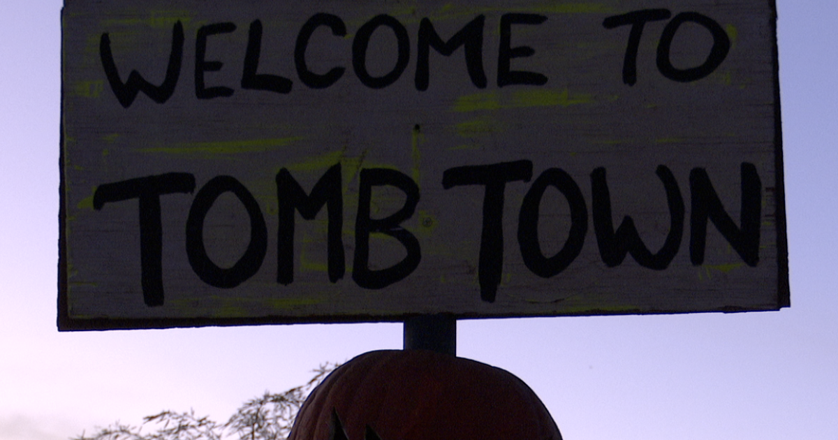 ‘Tomb Town’ terror trail raises money for food bank and dog advocacy group [Video]