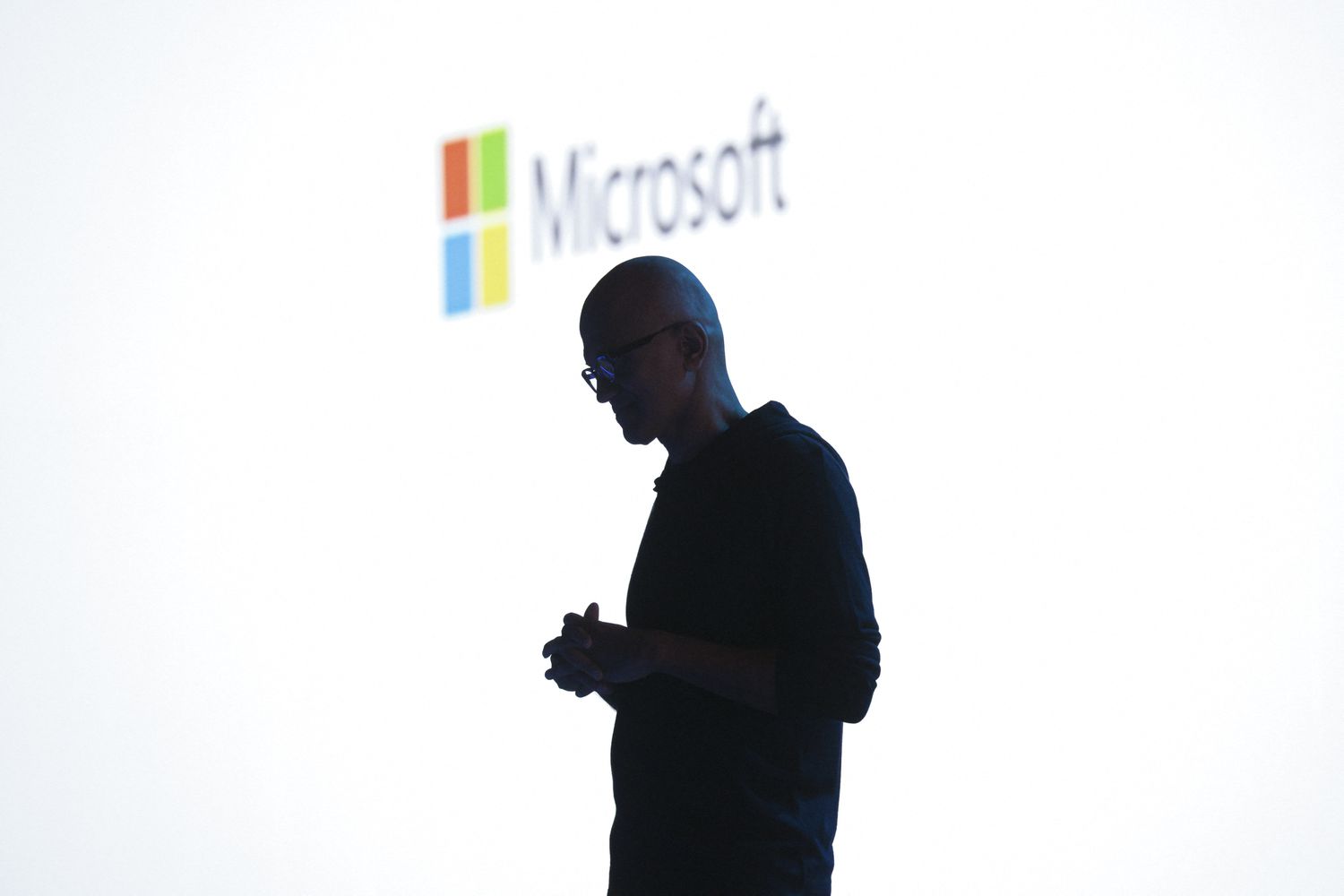 Microsoft Stock Slumps, Weighing on Big Tech Shares, on Disappointing Forecast [Video]