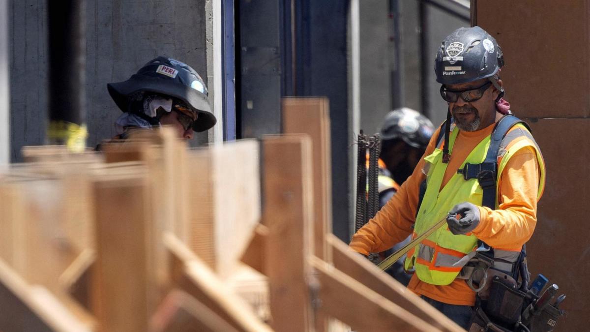 US hiring slows but hurricane fallout blurs findings [Video]