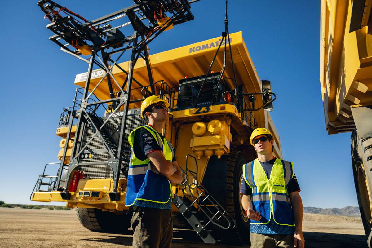 F1 Drivers take Giant Komatsu Mining Machines for a Spin [Video]