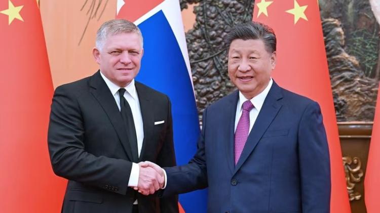 President Xi meets Slovak PM, two sides look to deepen ties [Video]