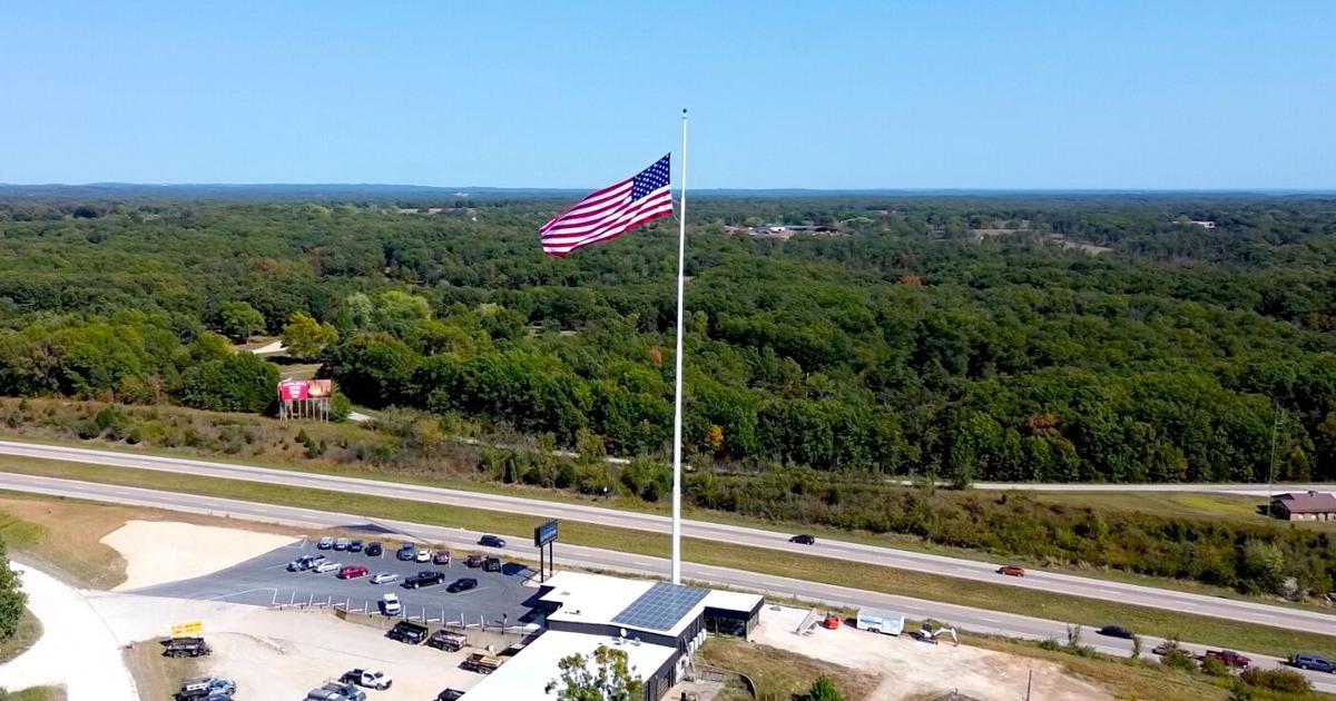 The (Second) Tallest Flag In The U.S. Will Be Hoisted Over Lake Of The Ozarks, By This Roofing Co. | Lake of the Ozarks Community News [Video]