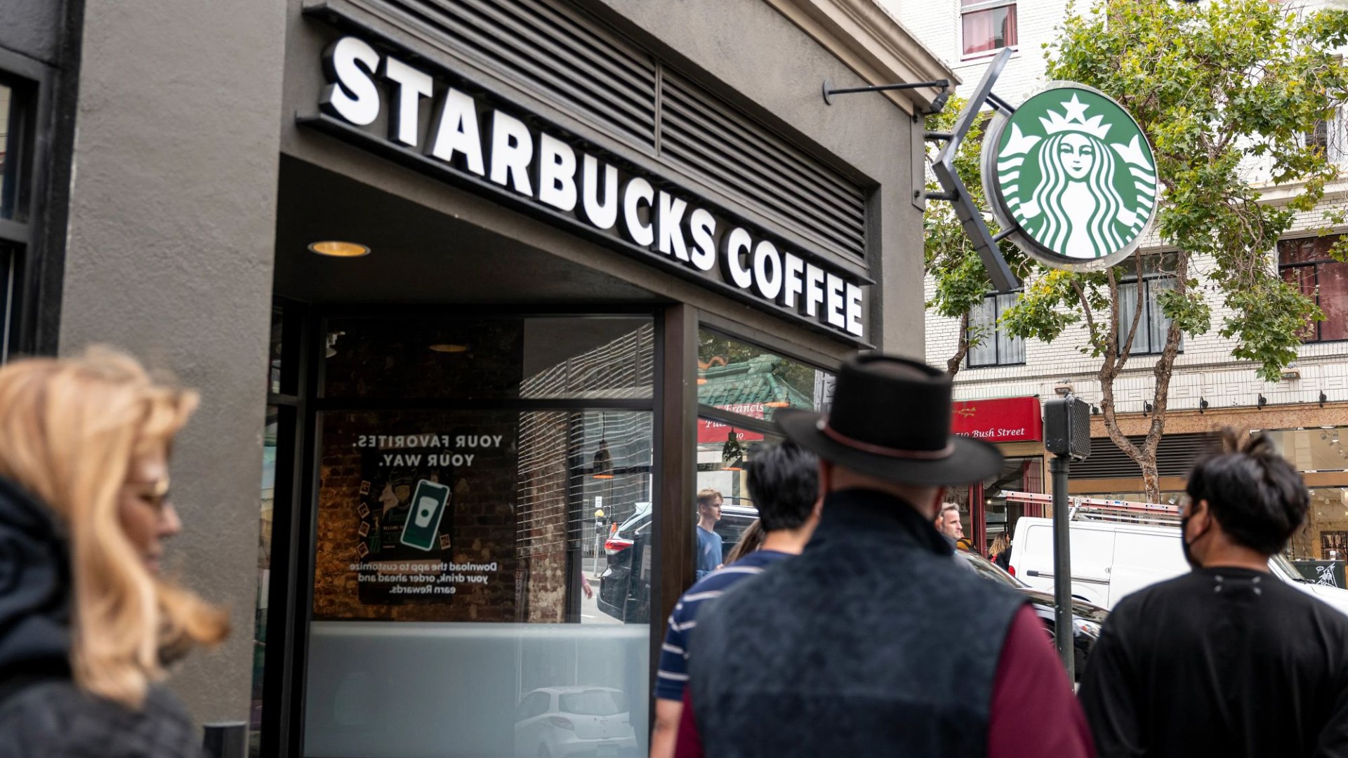 Starbucks has days left until another popular downtown location closes down for good after 30 years [Video]