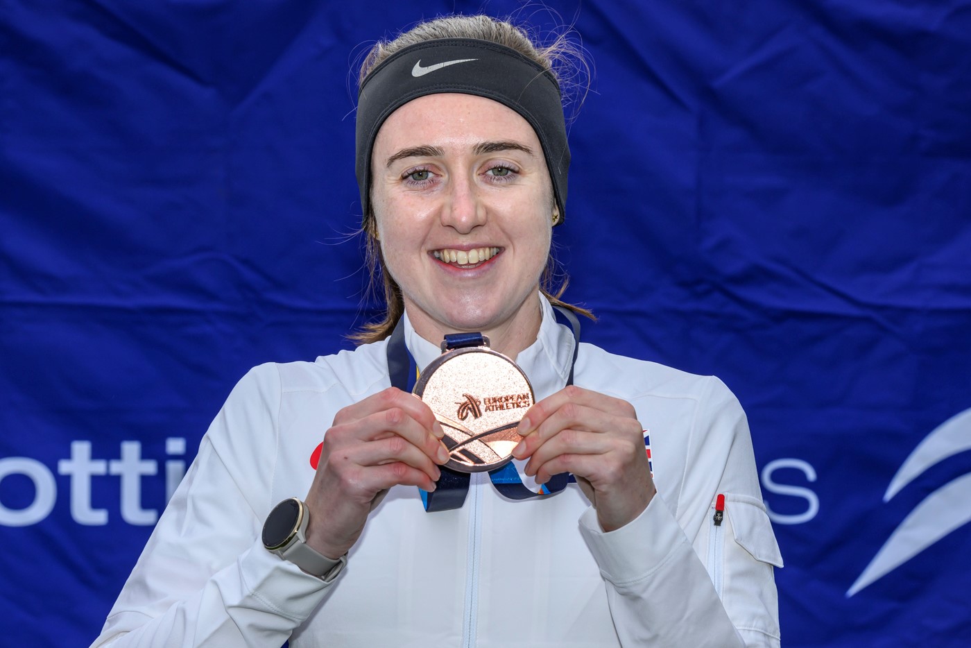 Better late than never: Laura pleased to receive 2015 European Indoors medal at cross country in Fife [Video]