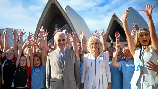 A royal tour ‘built around social media’: King Charles finds moments of informality and controversy Down Under [Video]