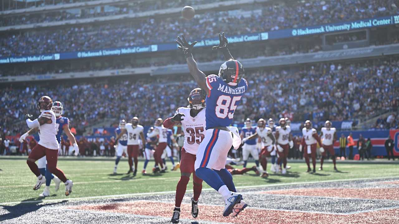 Daniel Jones connects with Chris Manhertz for TD [Video]