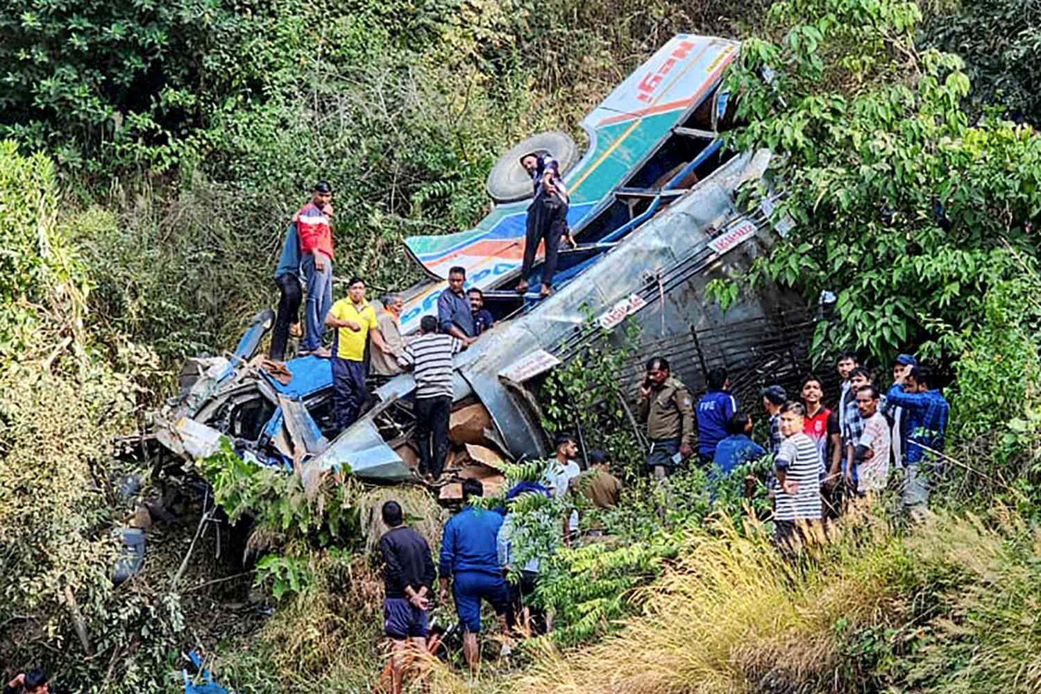 36 People Die, 6 Injured After Overcrowded Bus Crashes in India [Video]