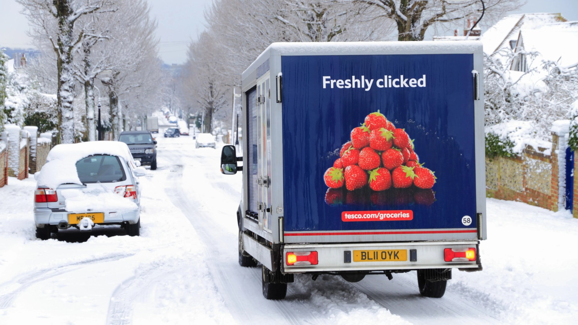 Tesco shoppers furious over online queues for Christmas delivery slots ‘harder to get than Oasis tickets’ [Video]