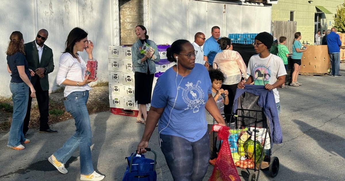 Dare to Care hosts inaugural drive-thru food pantry in Louisville honoring Bobby Ellis | News from WDRB [Video]