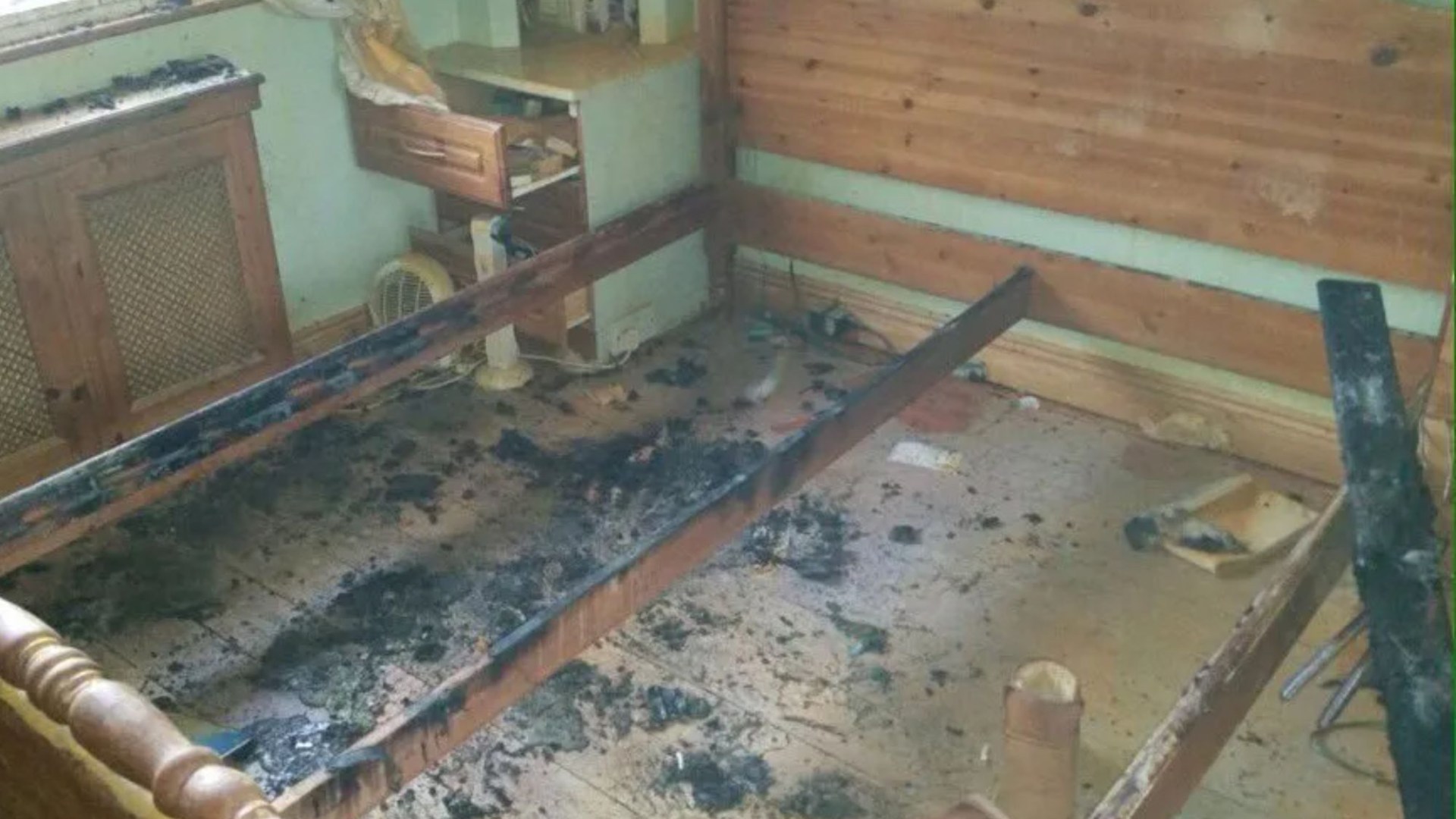 Urgent’plug it out’ alert over electricblankets during winter as shock pic shows mattress in ASHES after horror blaze [Video]