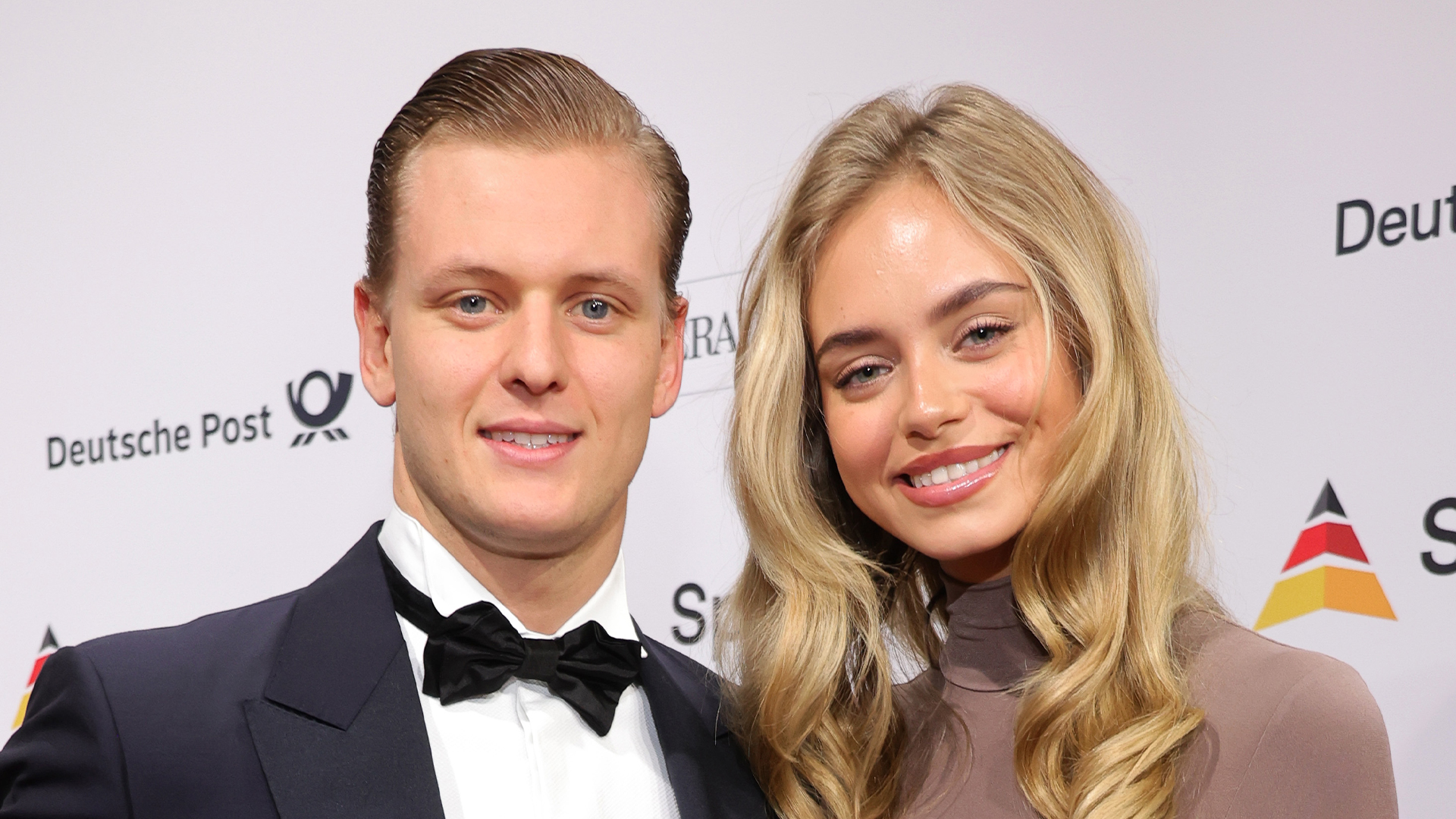 Mick Schumacher’s model girlfriend sends clear message on engagement after being invited into ‘inner circle’ [Video]