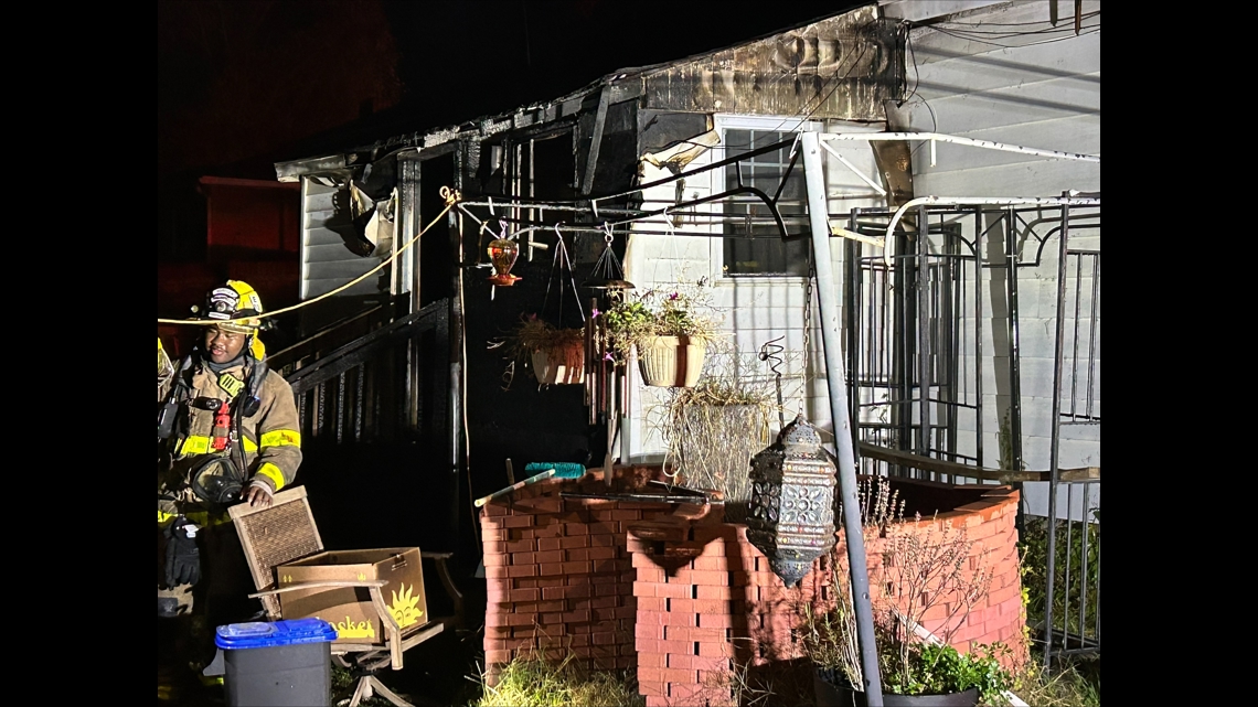 People displaced after Norfolk house fire [Video]