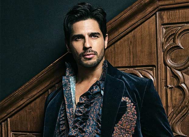 Sidharth Malhotra takes the wheel as brand ambassador for Maruti Suzuki DZire : Bollywood News [Video]