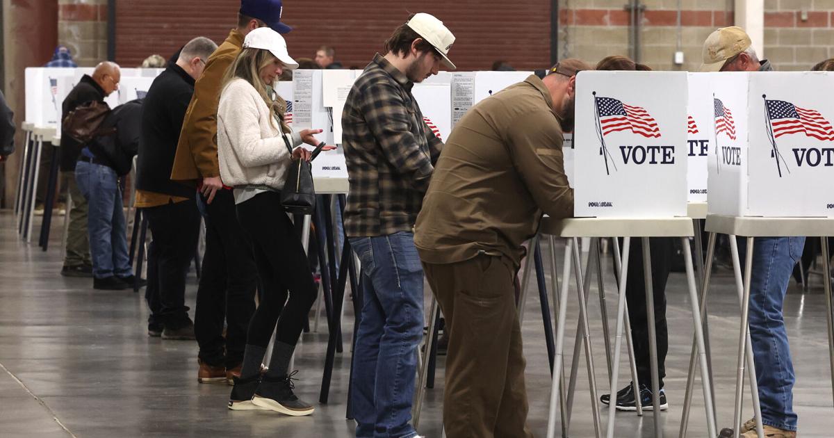 Voters line up for election day in Billings, Montana [Video]